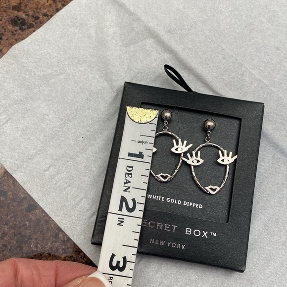 Secret Box Earrings Womens White Gold Dipped lashes lips lightweight stud back - Picture 5 of 6